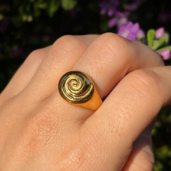 New! “Madrid” Engraved Swirl Chunky Gold Ring - Picture 6 of 6